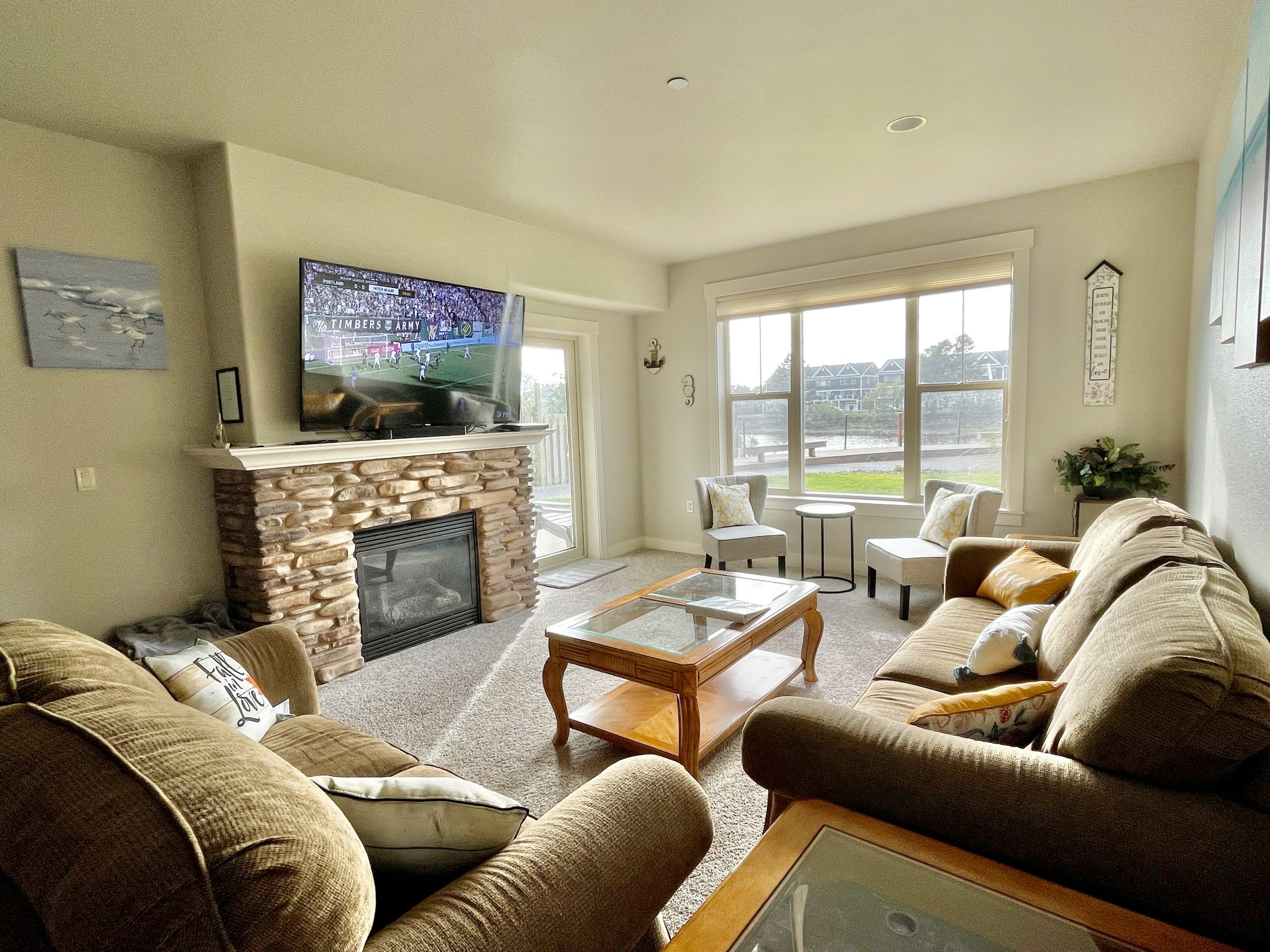 Seaside Oregon: Beachfront Hotels & Coastal Adventures - us66ln6
